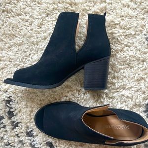 10 W Black booties (high heels open toe)
